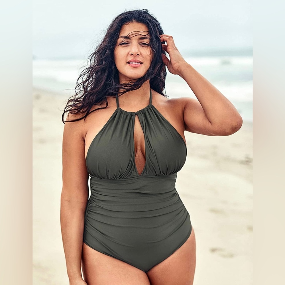CUPSHE Plus Size One Piece Swimsuit for Women Swimwear Halter Straps Ruched